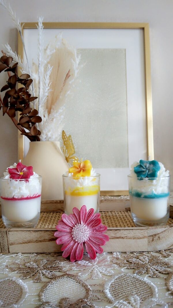 bougie fleurie personnalisable-cire de soja et de coco et parfum de Grasse