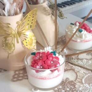 bougie végétale parfumée personnalisée faite main, personnalisable avec fleur en cire rouge pour la fête des mères