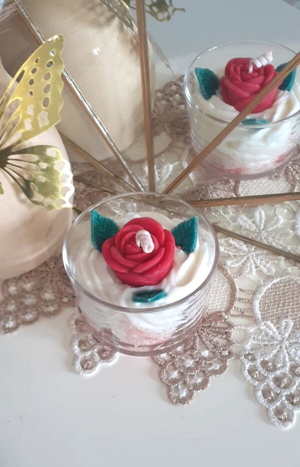 Bougie parfumée personnalisable avec rose en cire rouge pour la fête des mères