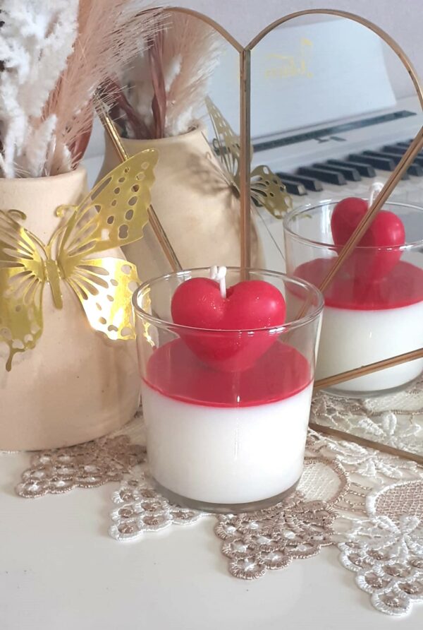 Bougie parfumée personnalisable avec un cœur rouge en cire pour la fête des mères
