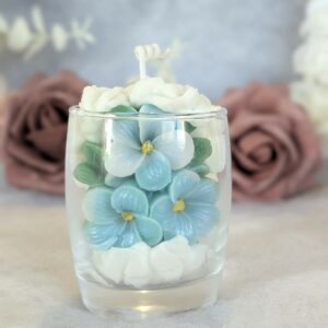bougie fleurie bleue en cire vegetale et parfum de Grasse