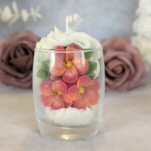 bougie fleurie artisanale rouge en cire vegetale et parfum de Grasse