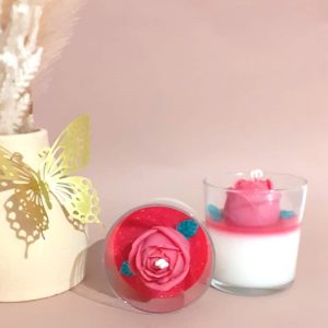 Bougie parfumée personnalisable avec rose en cire- artisanale
