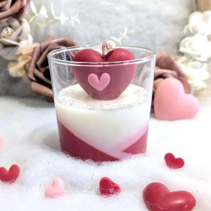 Bougie parfumée de Saint-Valentin, personnalisable avec un cœur rouge.