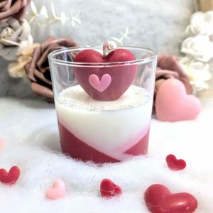 Bougie parfumée de Saint-Valentin, personnalisable avec un cœur rouge.